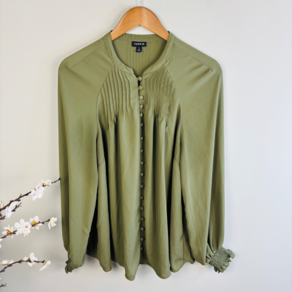 Torrid Georgette Smocked Button Front Blouse Size… - image 4